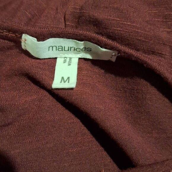 Maurices Womens Cold Shoulder Maroon Short Sleeve Top Sz M - Picture 3 of 4